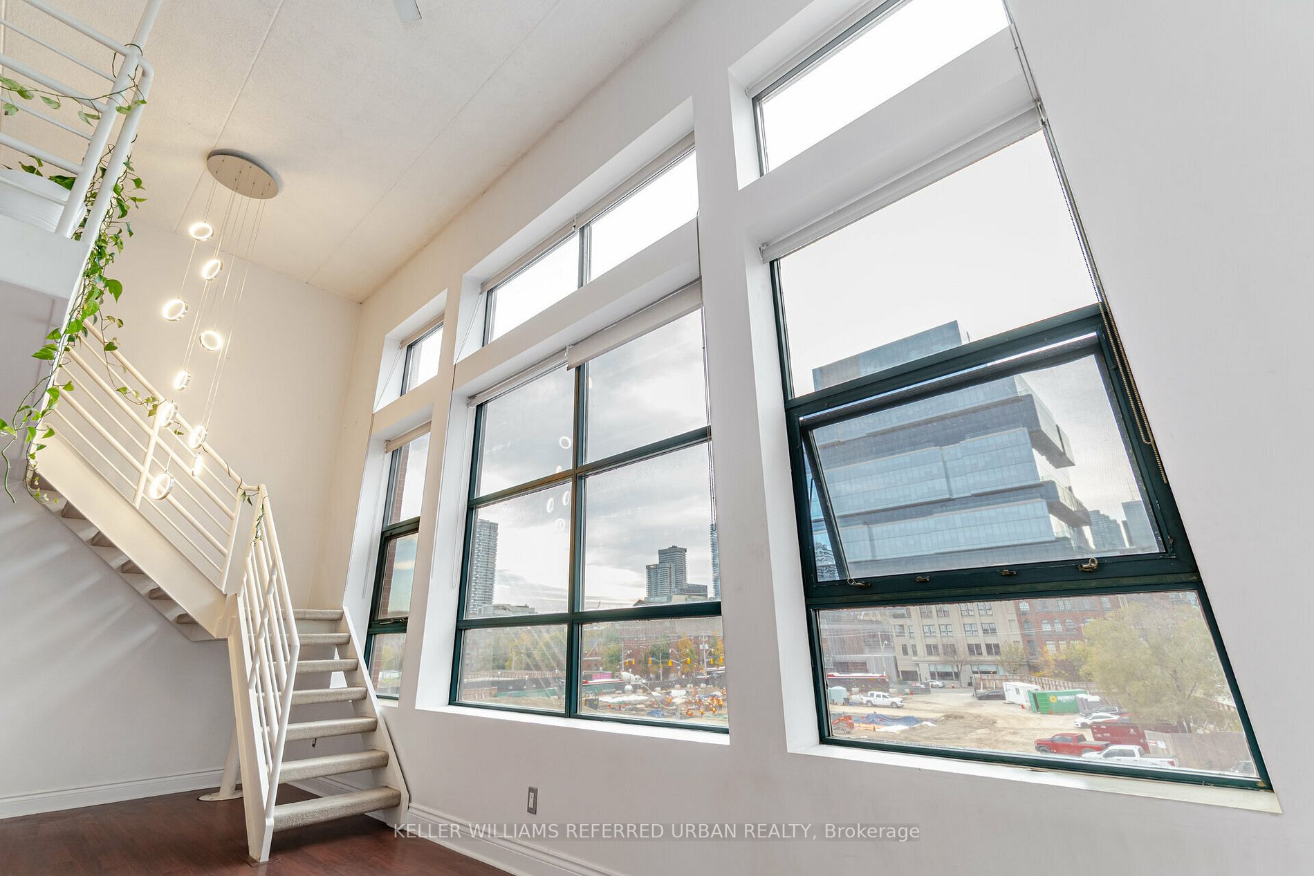 393 King St E, #303