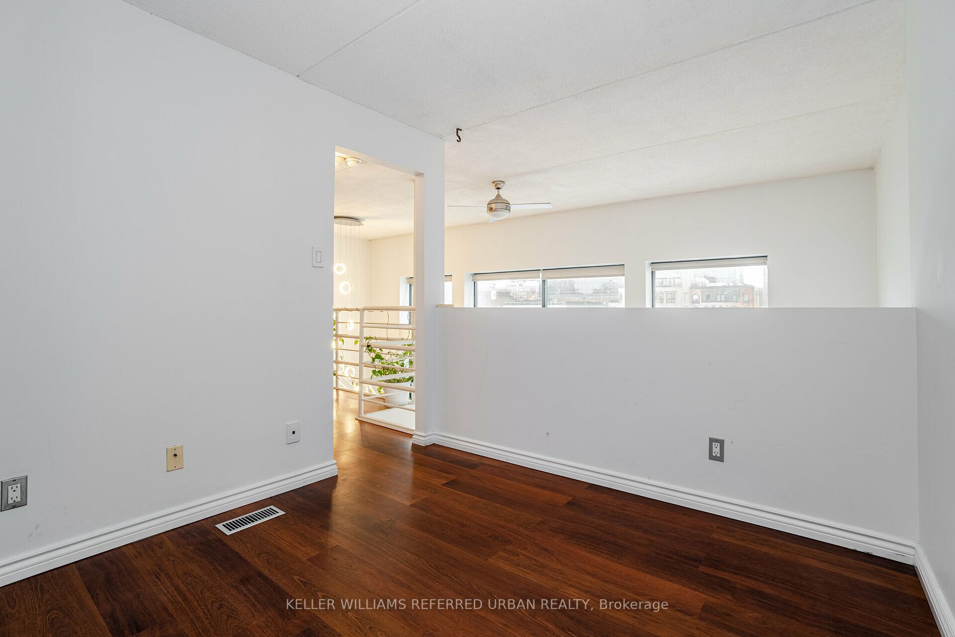 393 King St E, #303