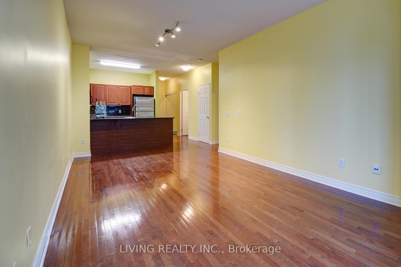 18 Parkview Ave, #207