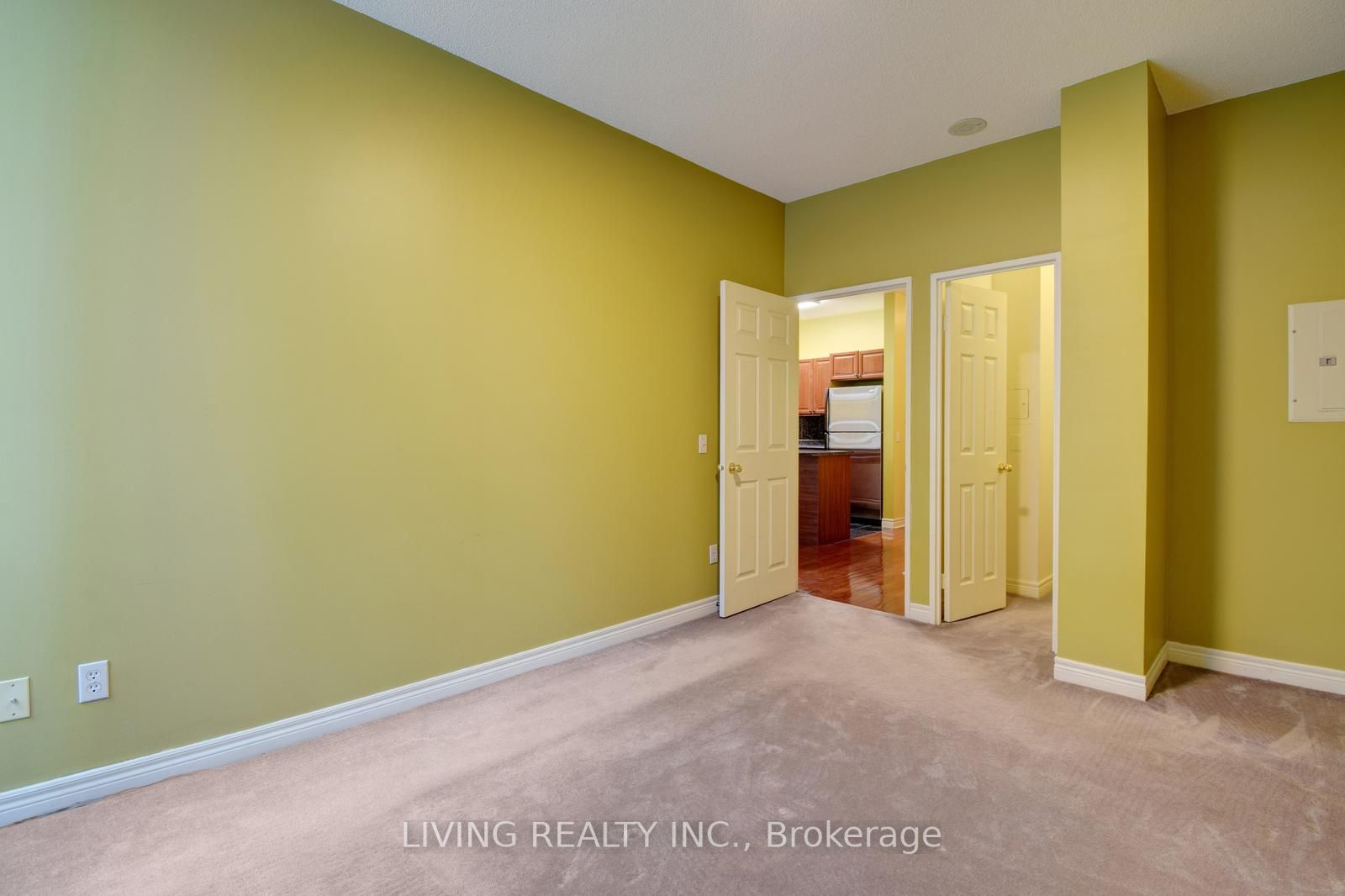 18 Parkview Ave, #207