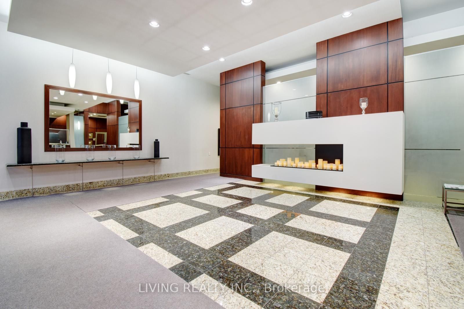 18 Parkview Ave, #207
