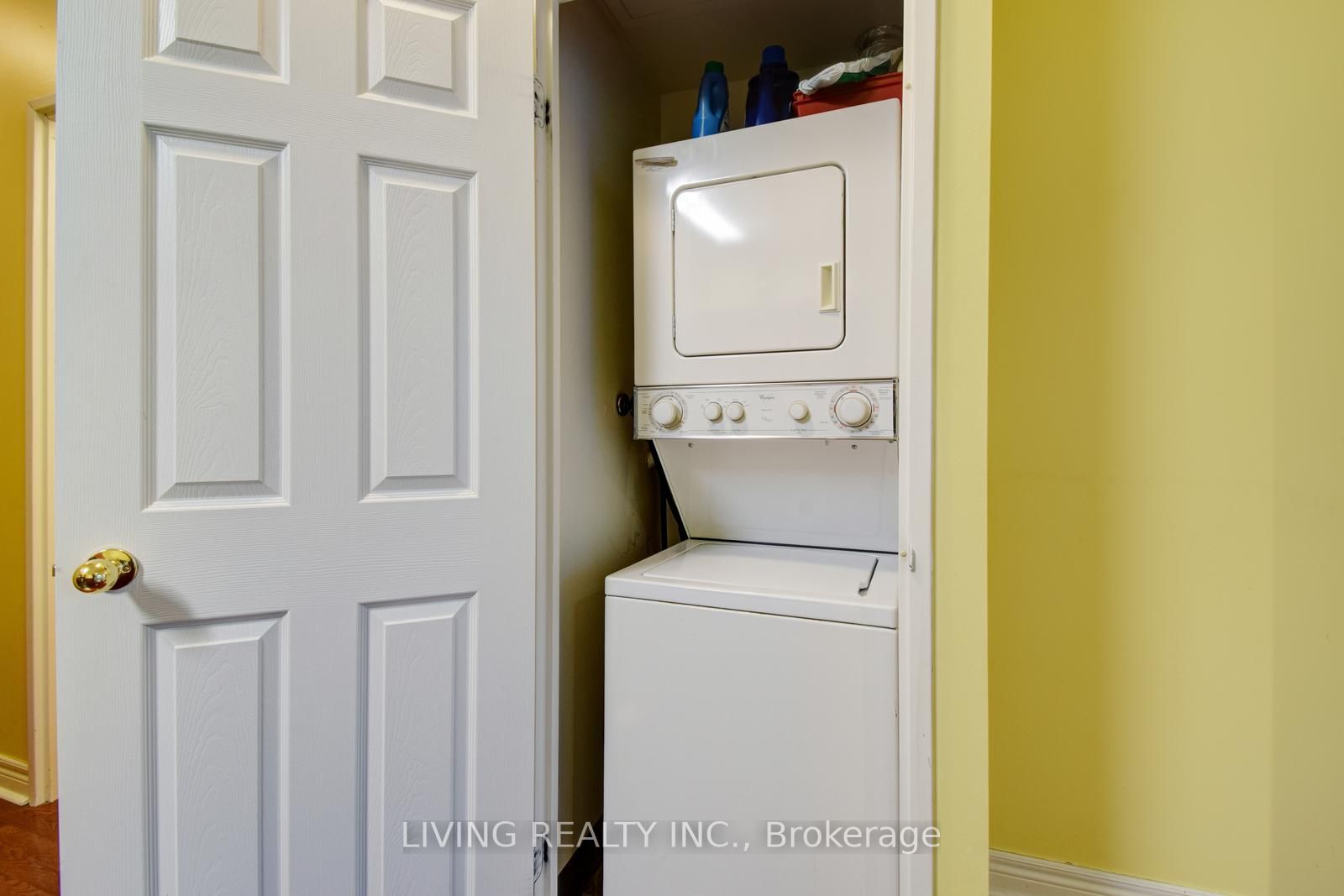 18 Parkview Ave, #207