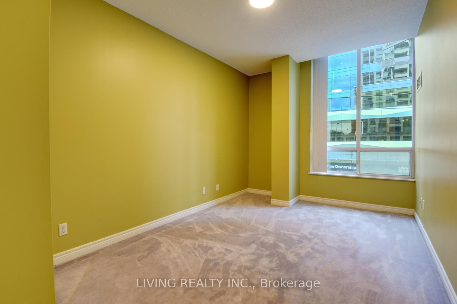 18 Parkview Ave, #207
