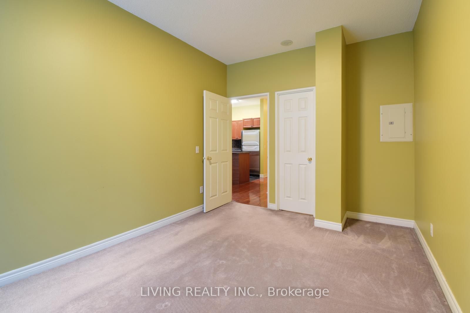 18 Parkview Ave, #207