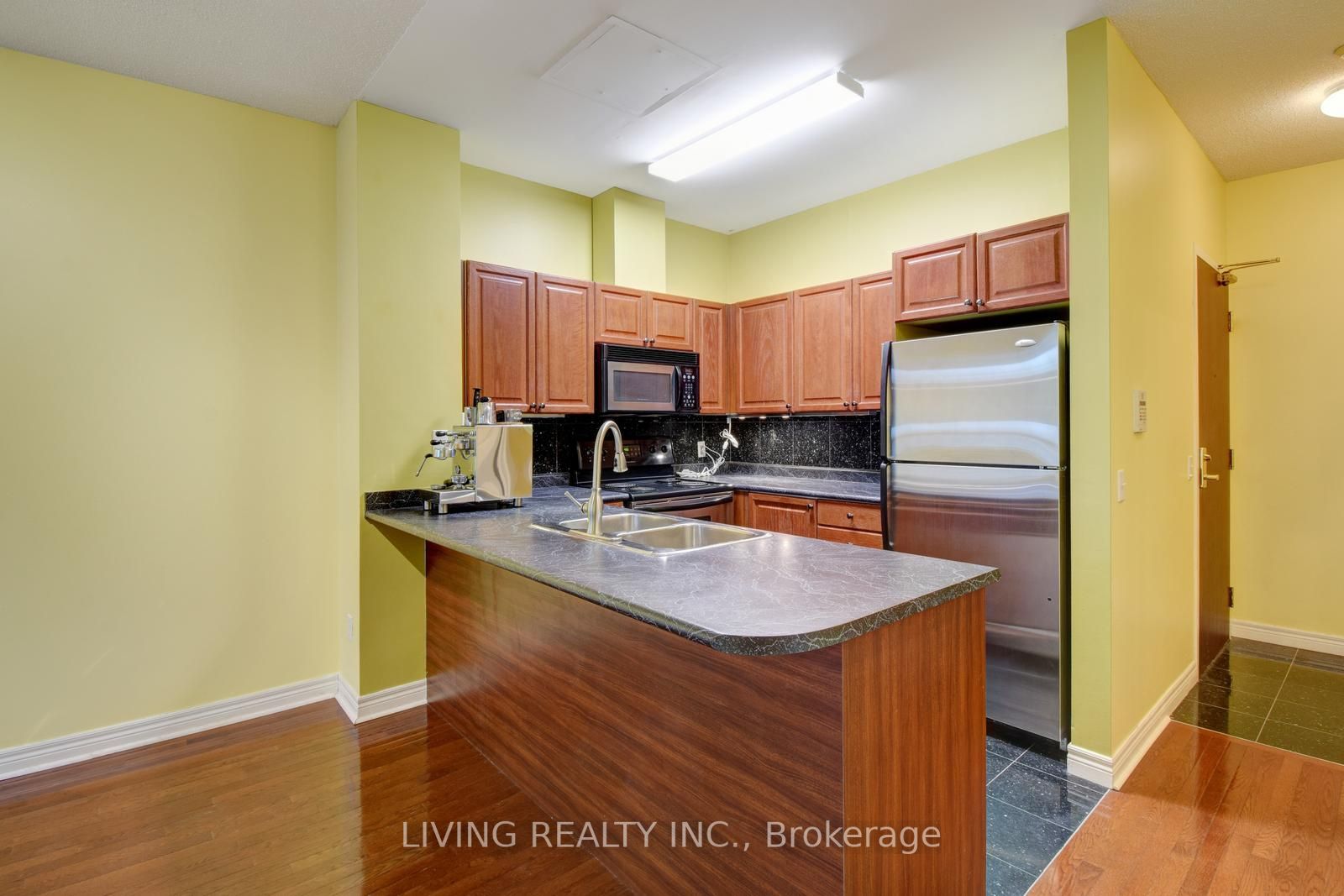 18 Parkview Ave, #207
