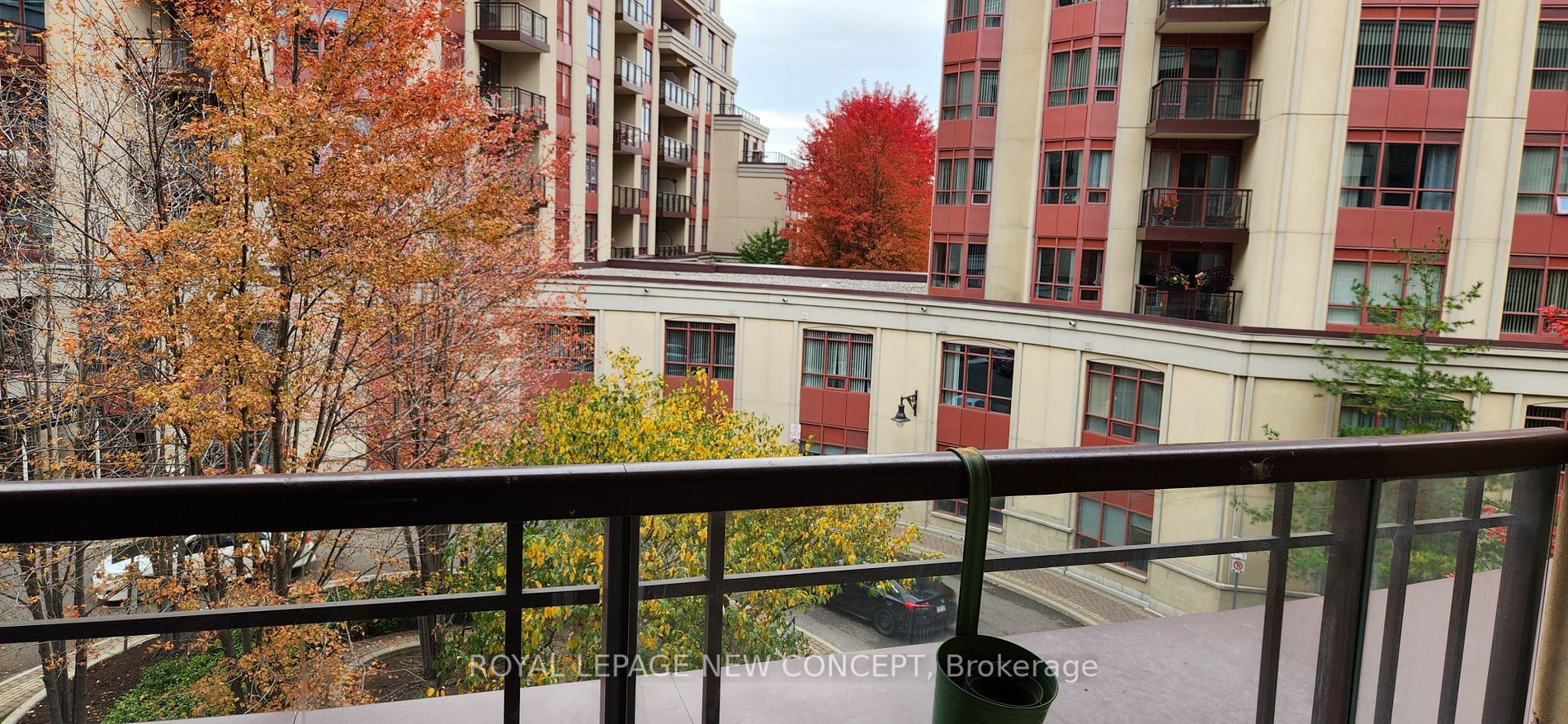 27 Rean Dr, #330