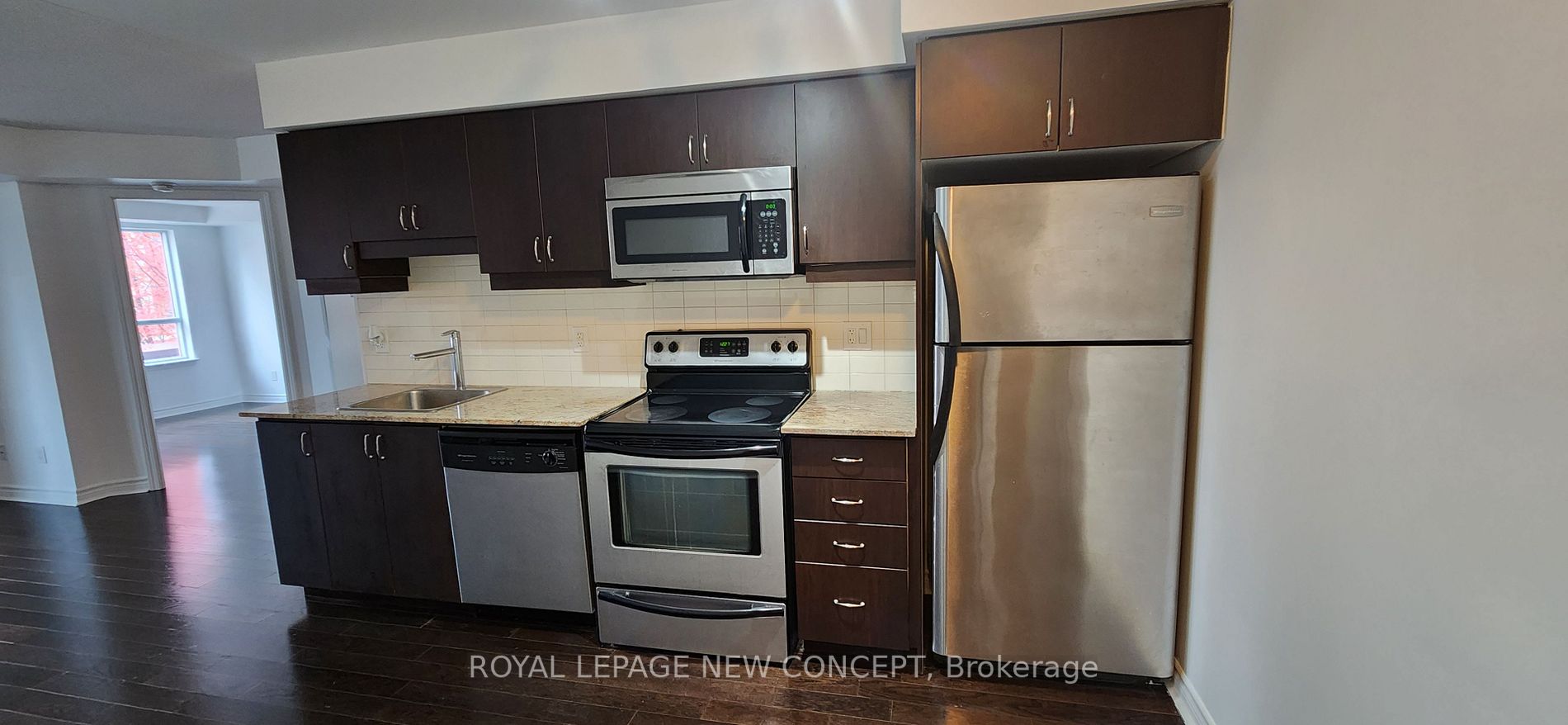 27 Rean Dr, #330