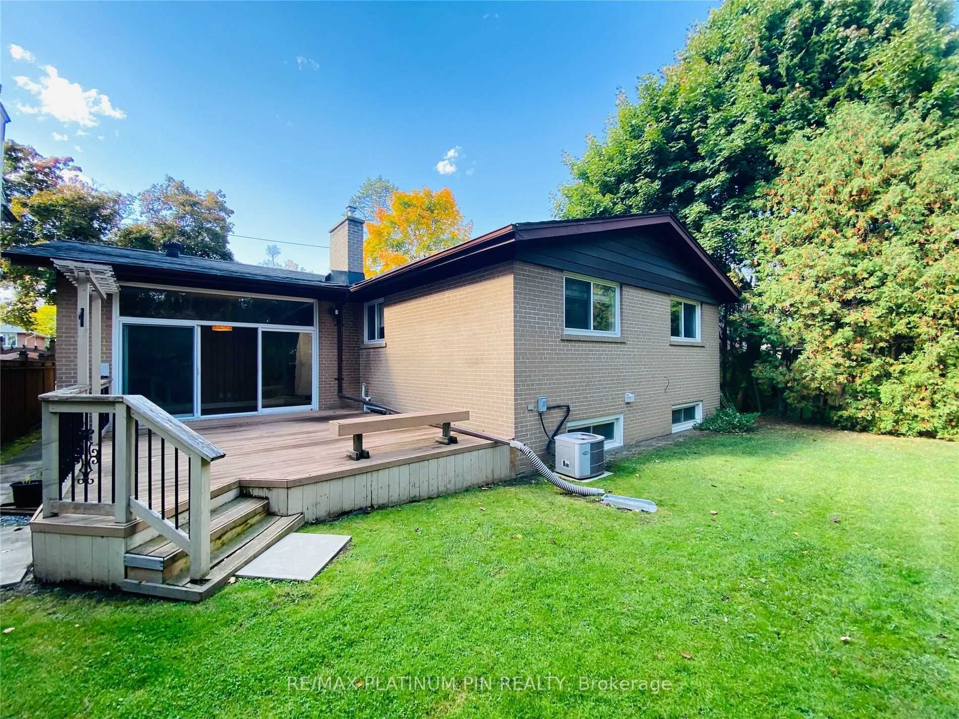 15 Whitelock Cres