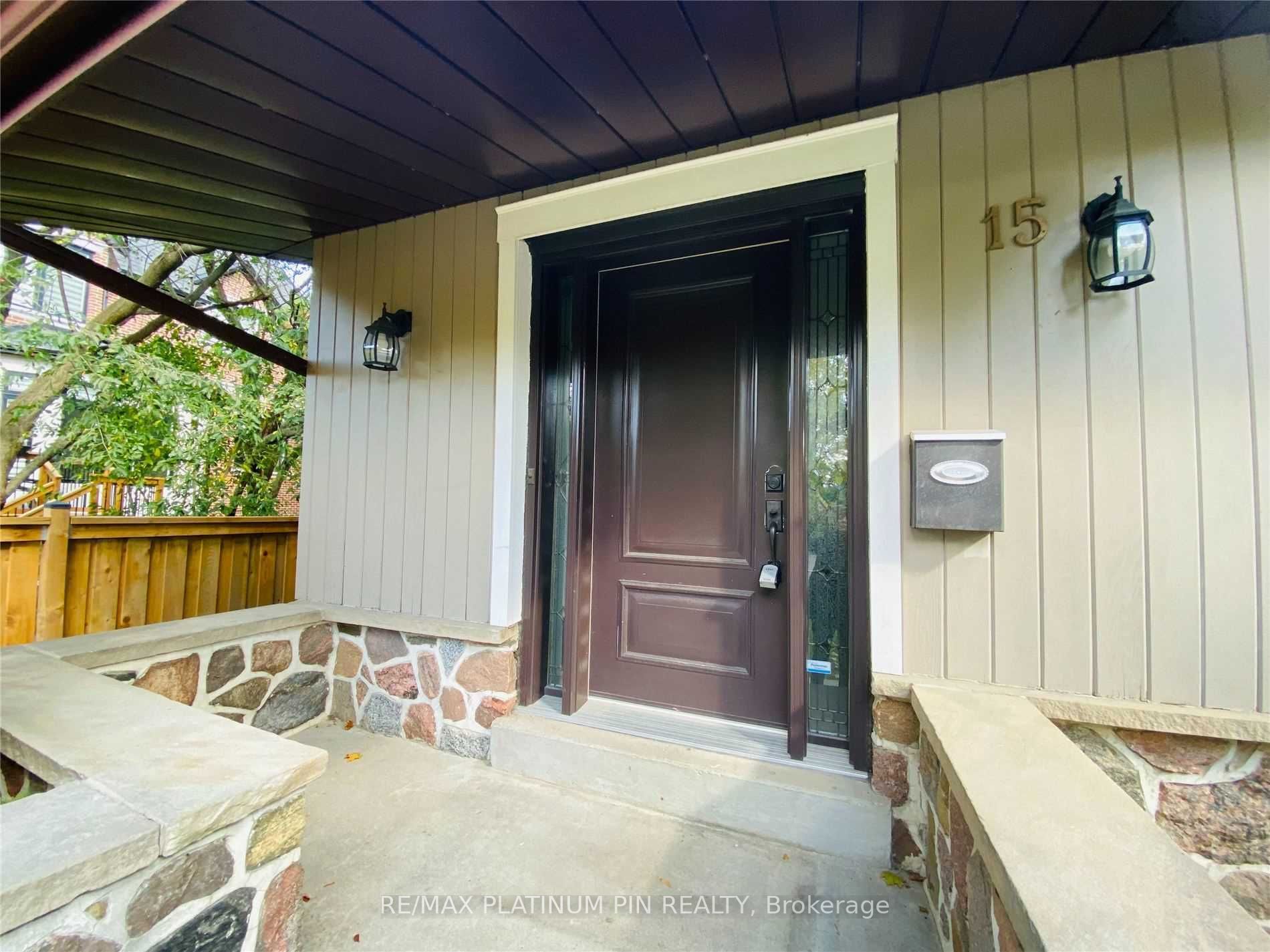 15 Whitelock Cres