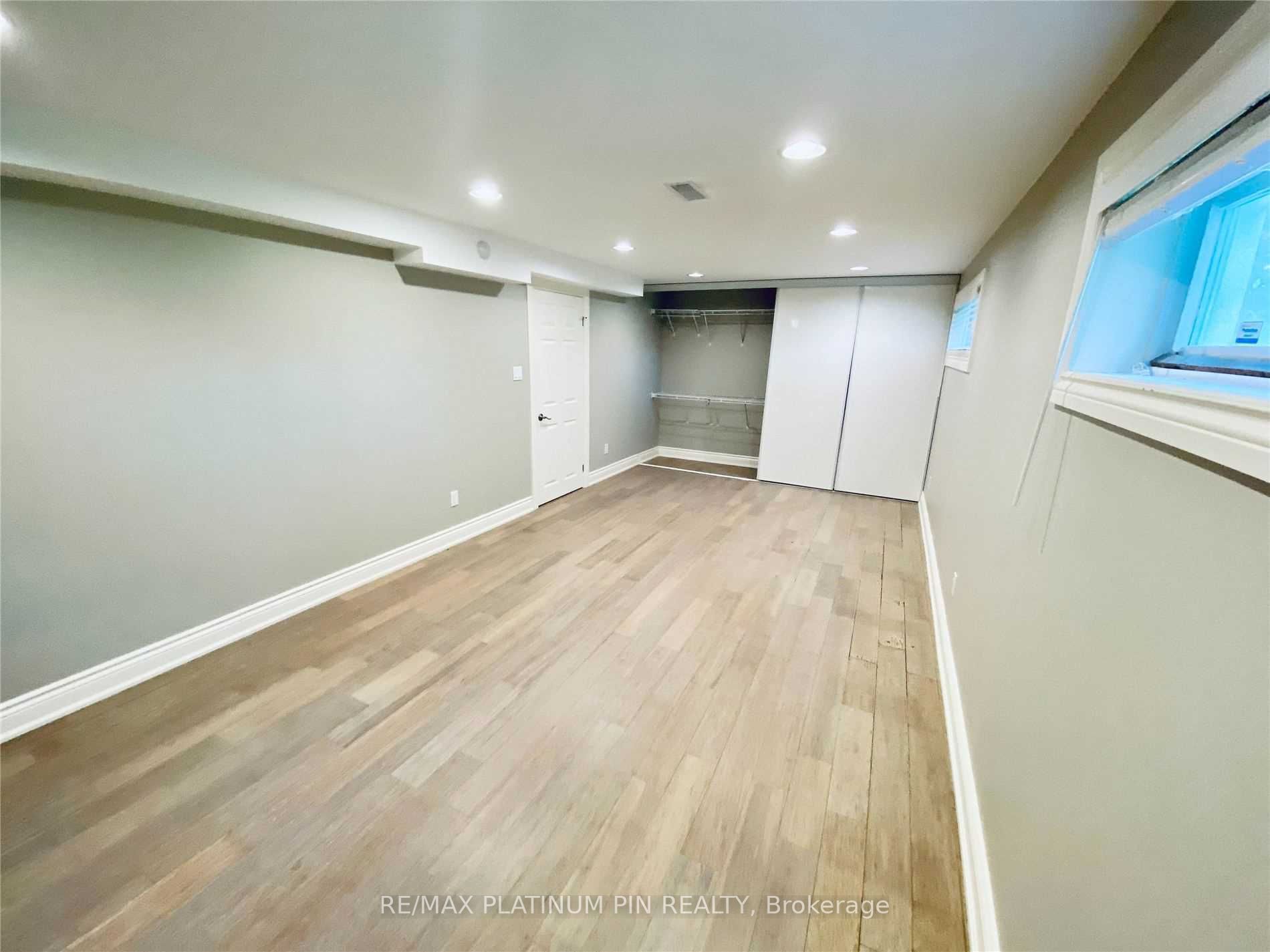 15 Whitelock Cres