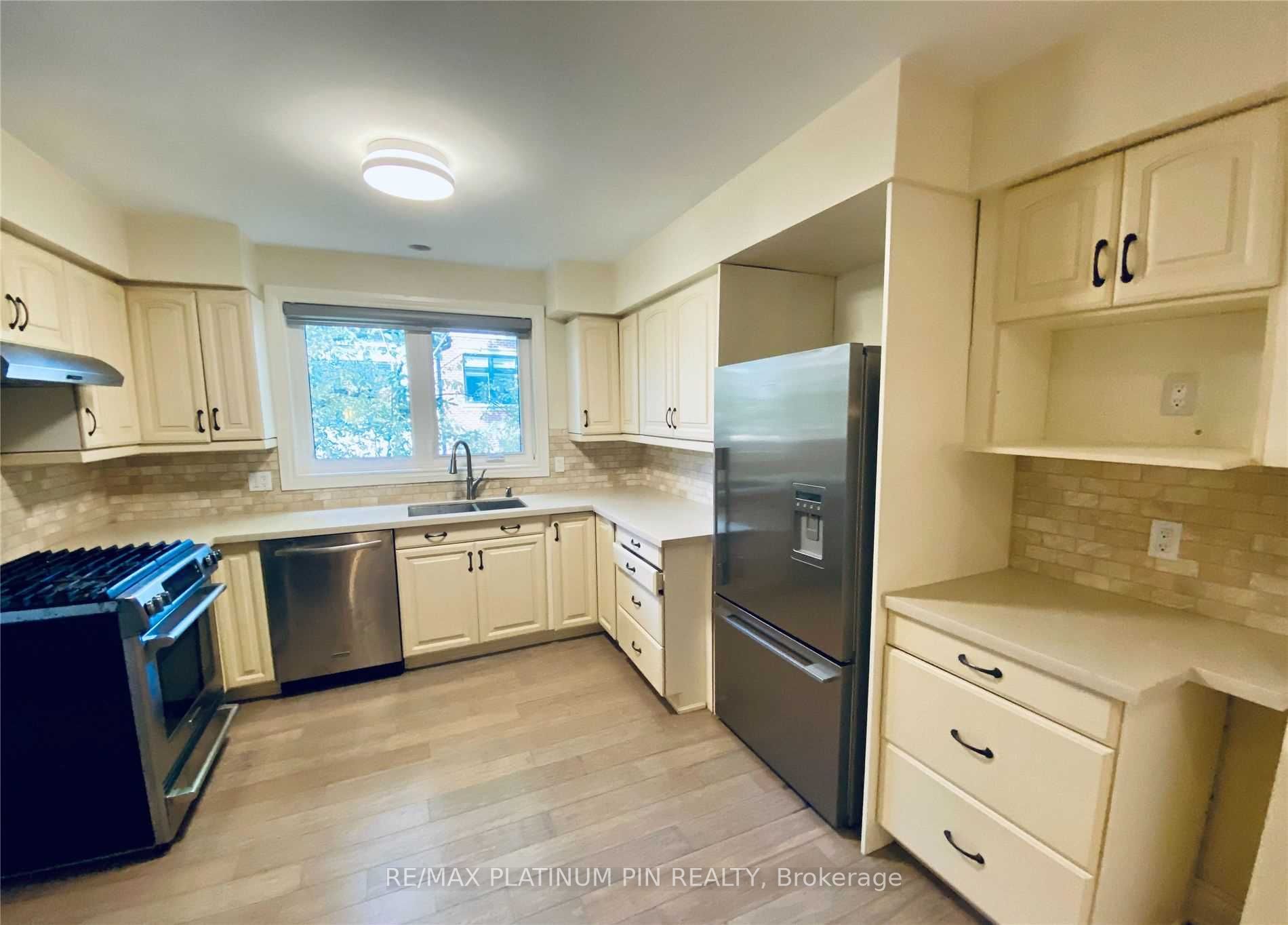 15 Whitelock Cres