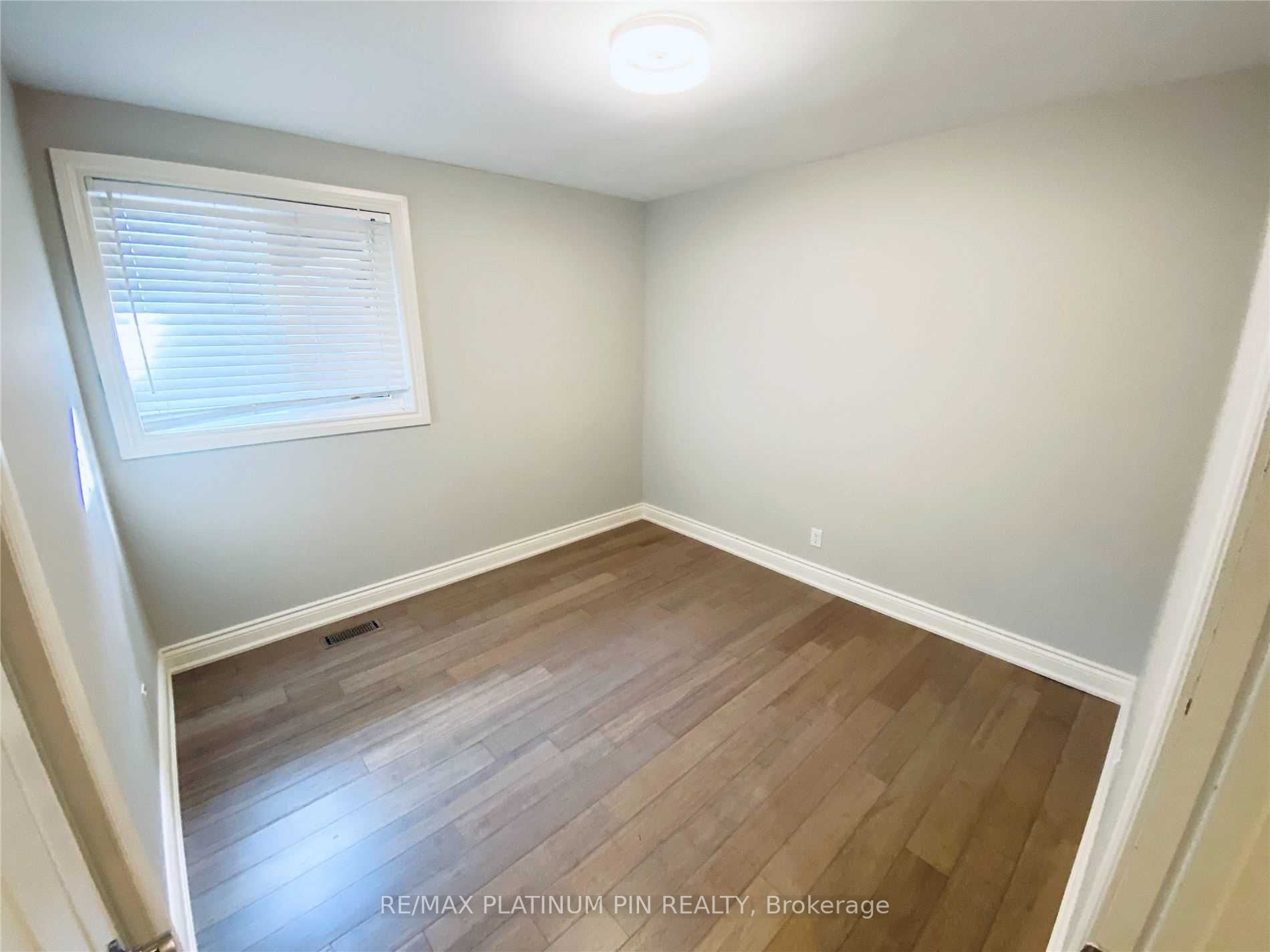 15 Whitelock Cres