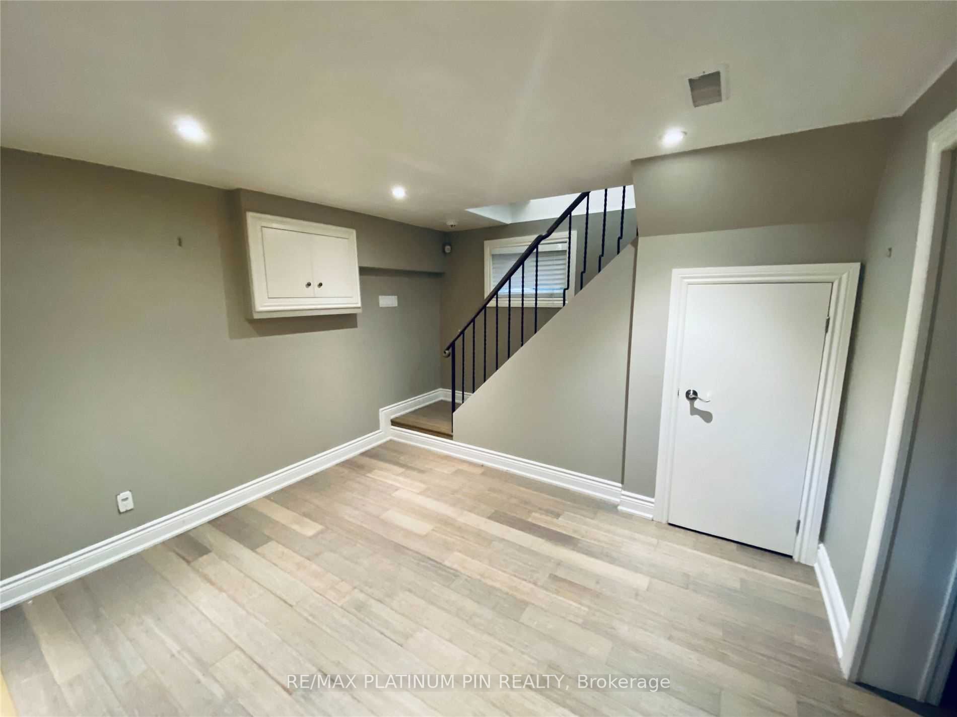15 Whitelock Cres