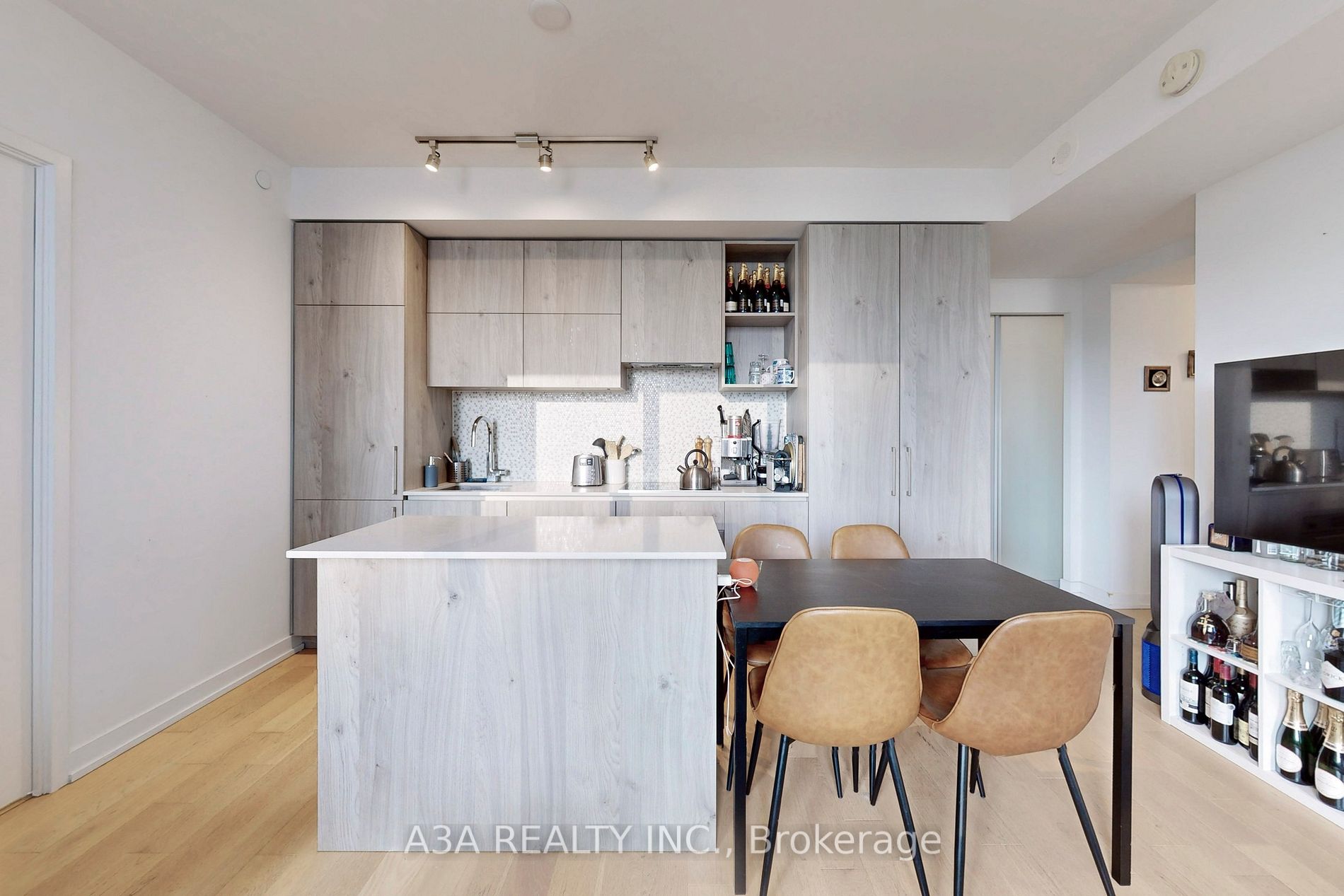 1 Yorkville Ave, #2605