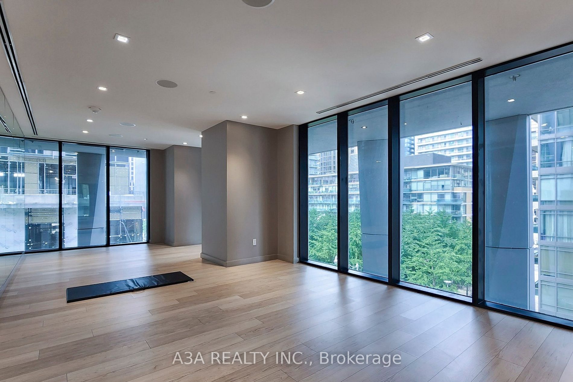 1 Yorkville Ave, #2605