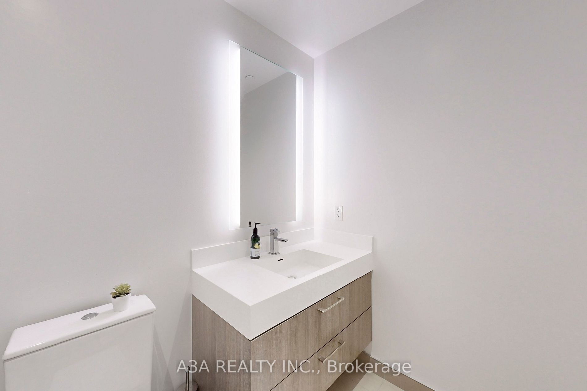 1 Yorkville Ave, #2605