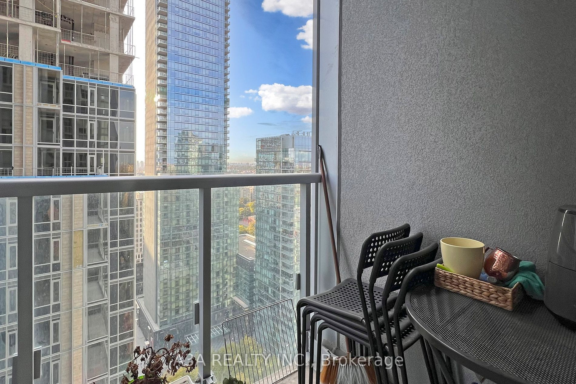 1 Yorkville Ave, #2605