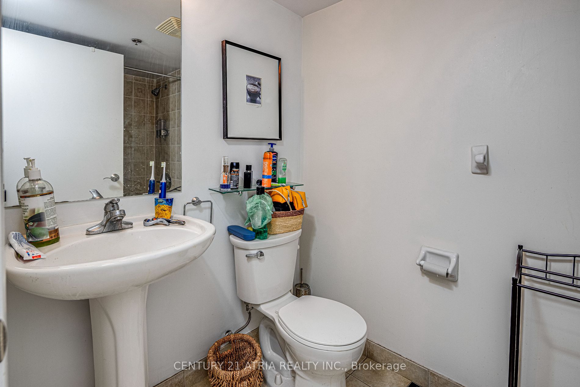 210 Victoria St, #809