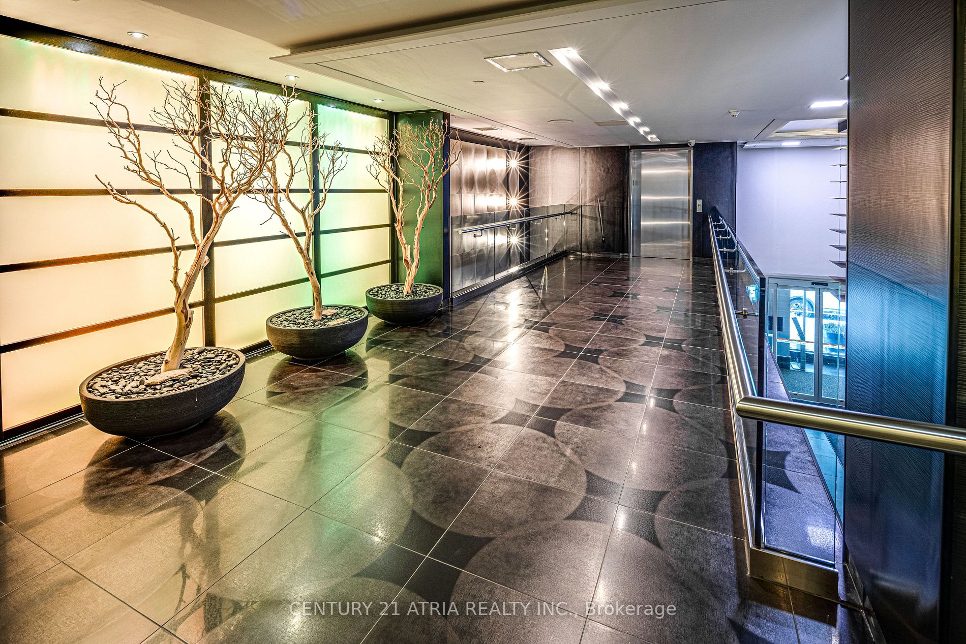 210 Victoria St, #809