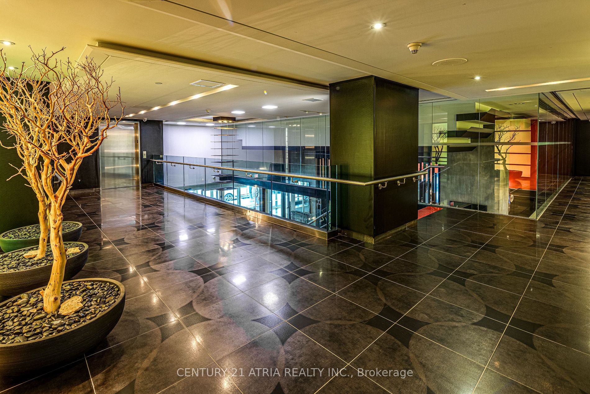 210 Victoria St, #809