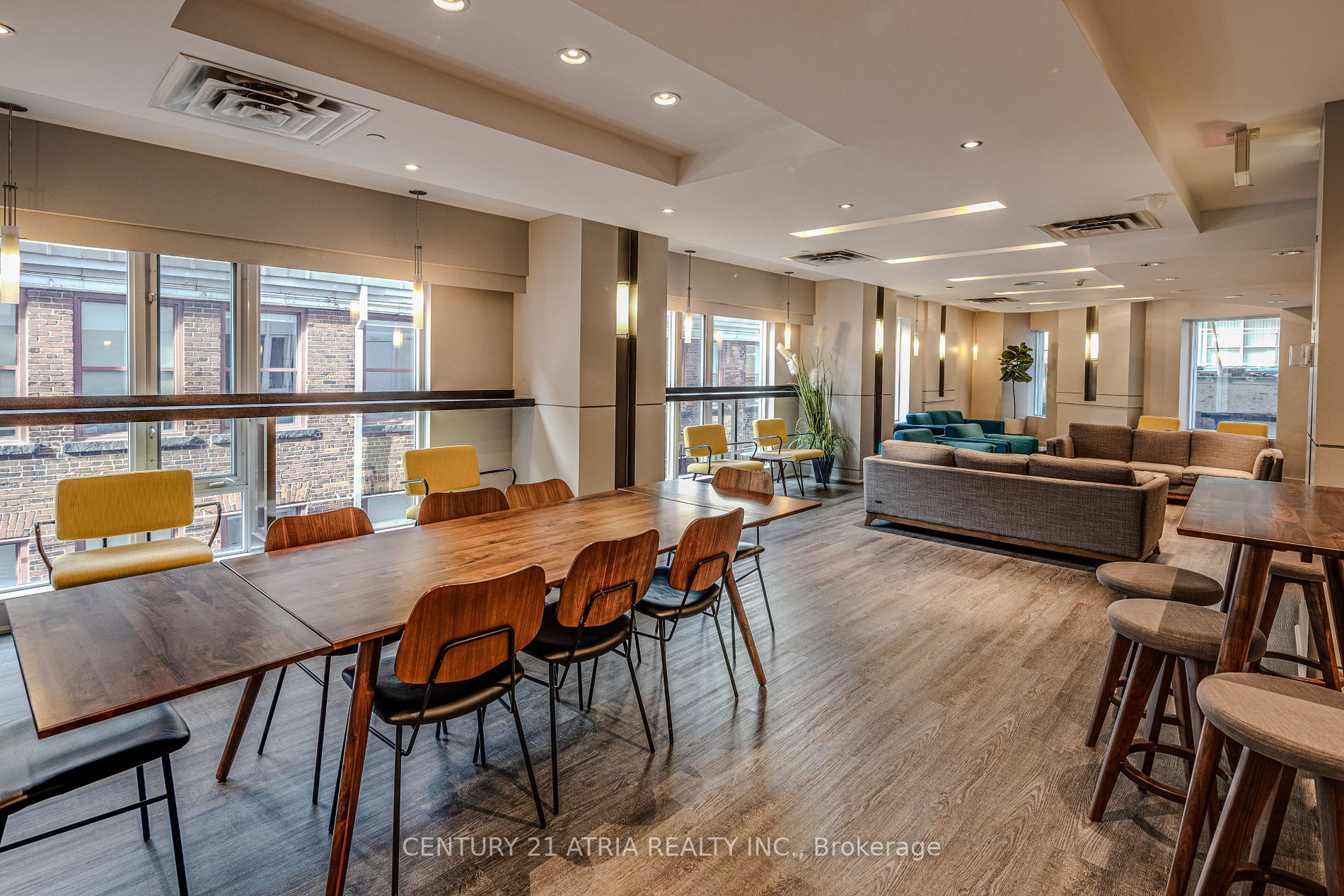 210 Victoria St, #809