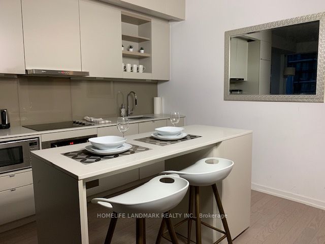 101 Peter St, #2112