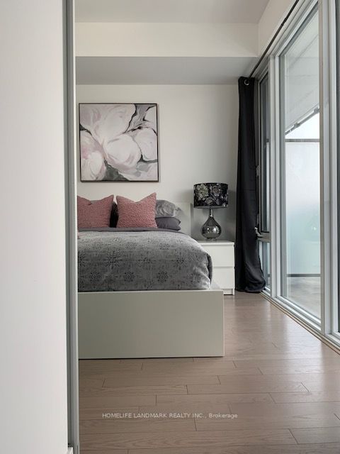 101 Peter St, #2112