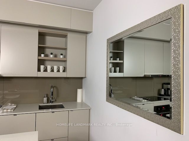 101 Peter St, #2112