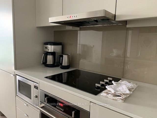101 Peter St, #2112