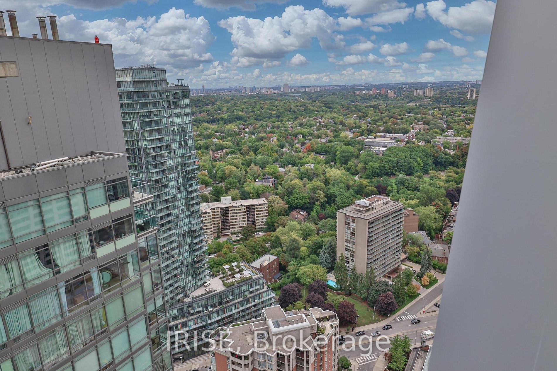 1 Yorkville Ave, #3606