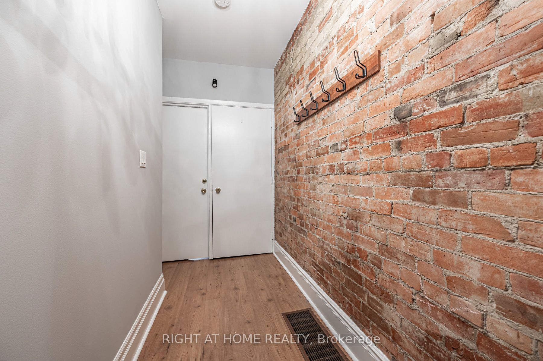 166 Grace St, #Main