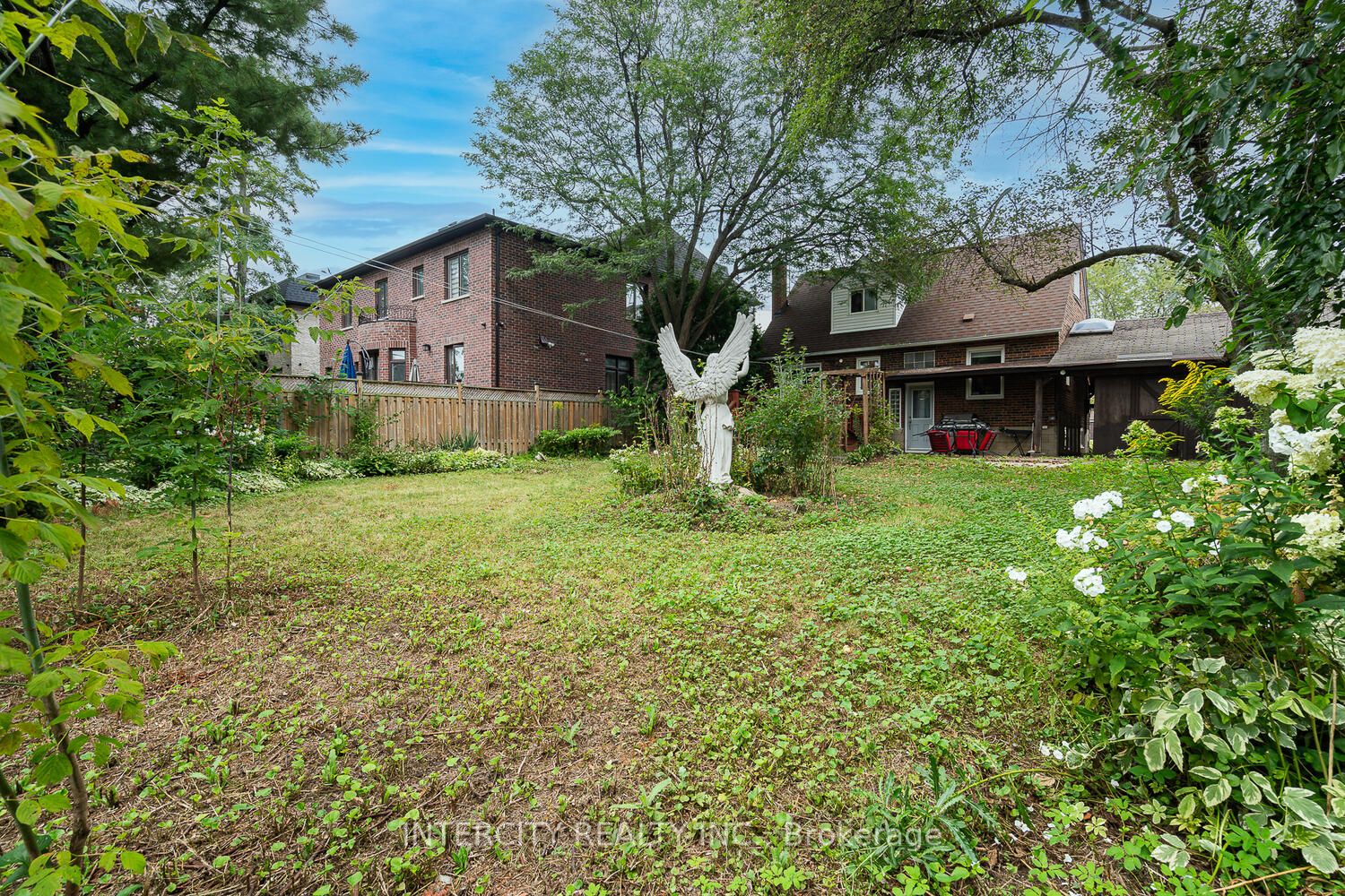 7 Calderon Cres