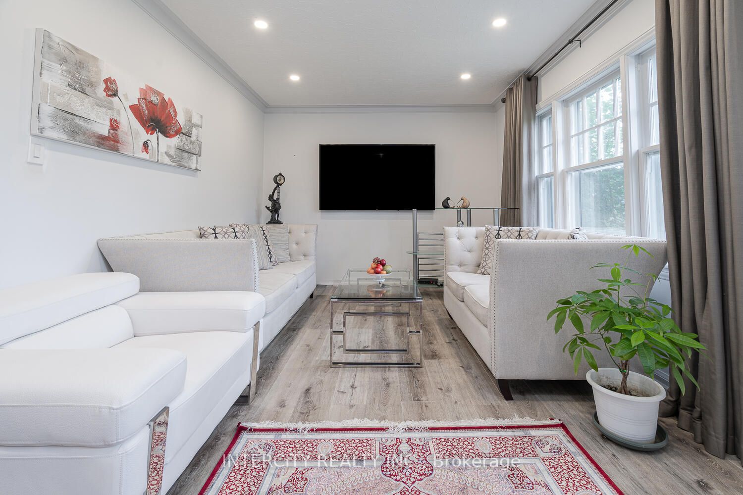 7 Calderon Cres