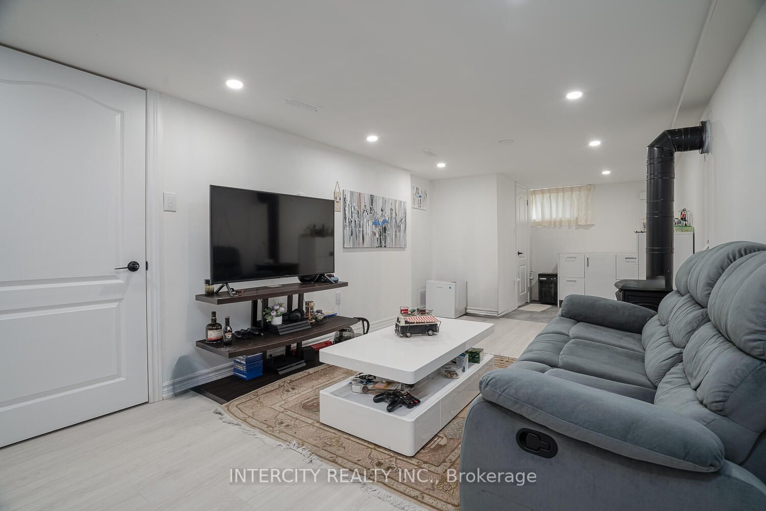 7 Calderon Cres