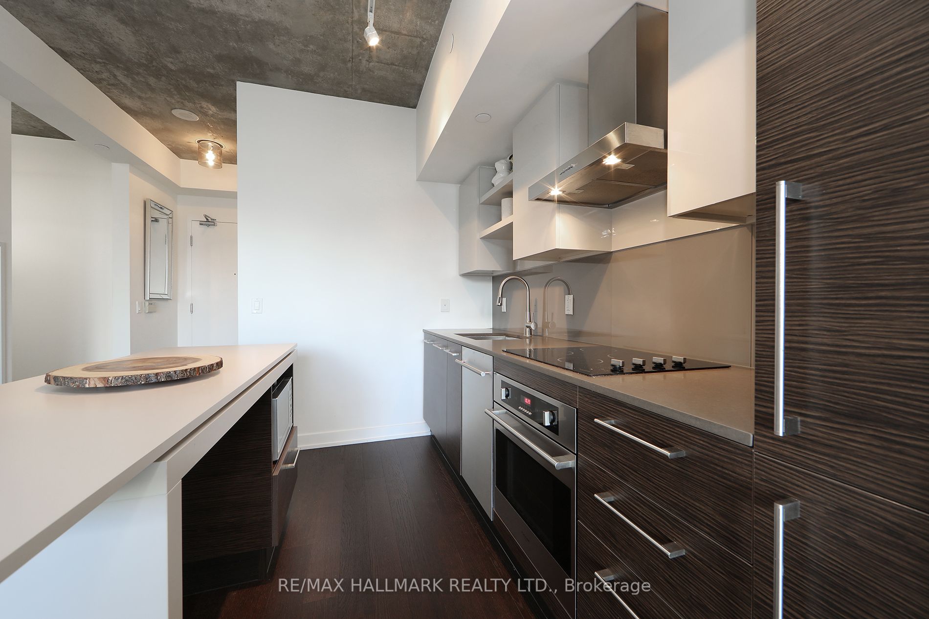 1030 King St W, #705