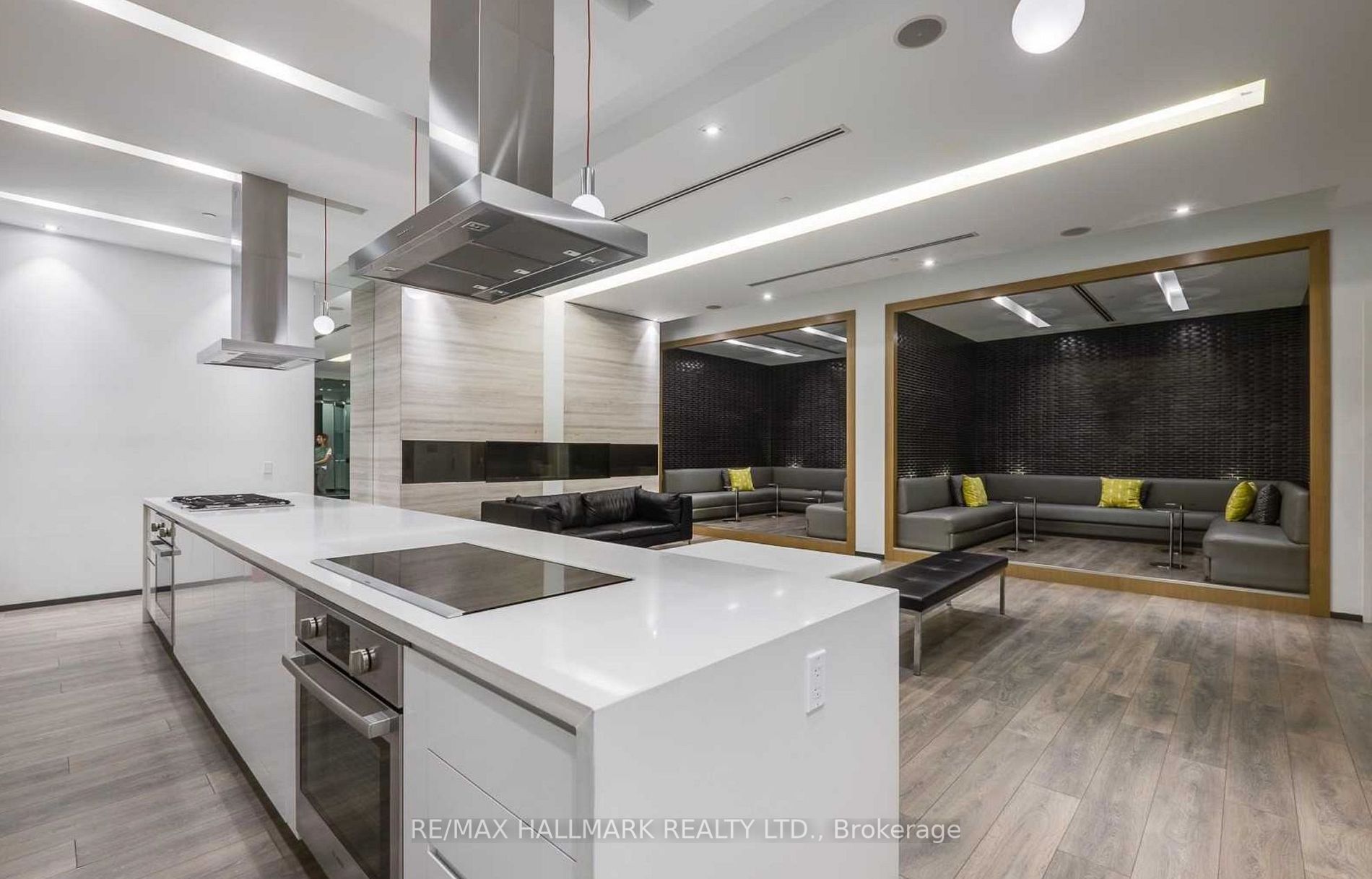 1030 King St W, #705