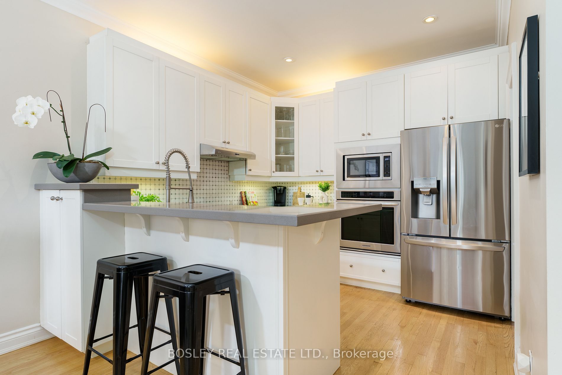 7 Vanderhoof Ave