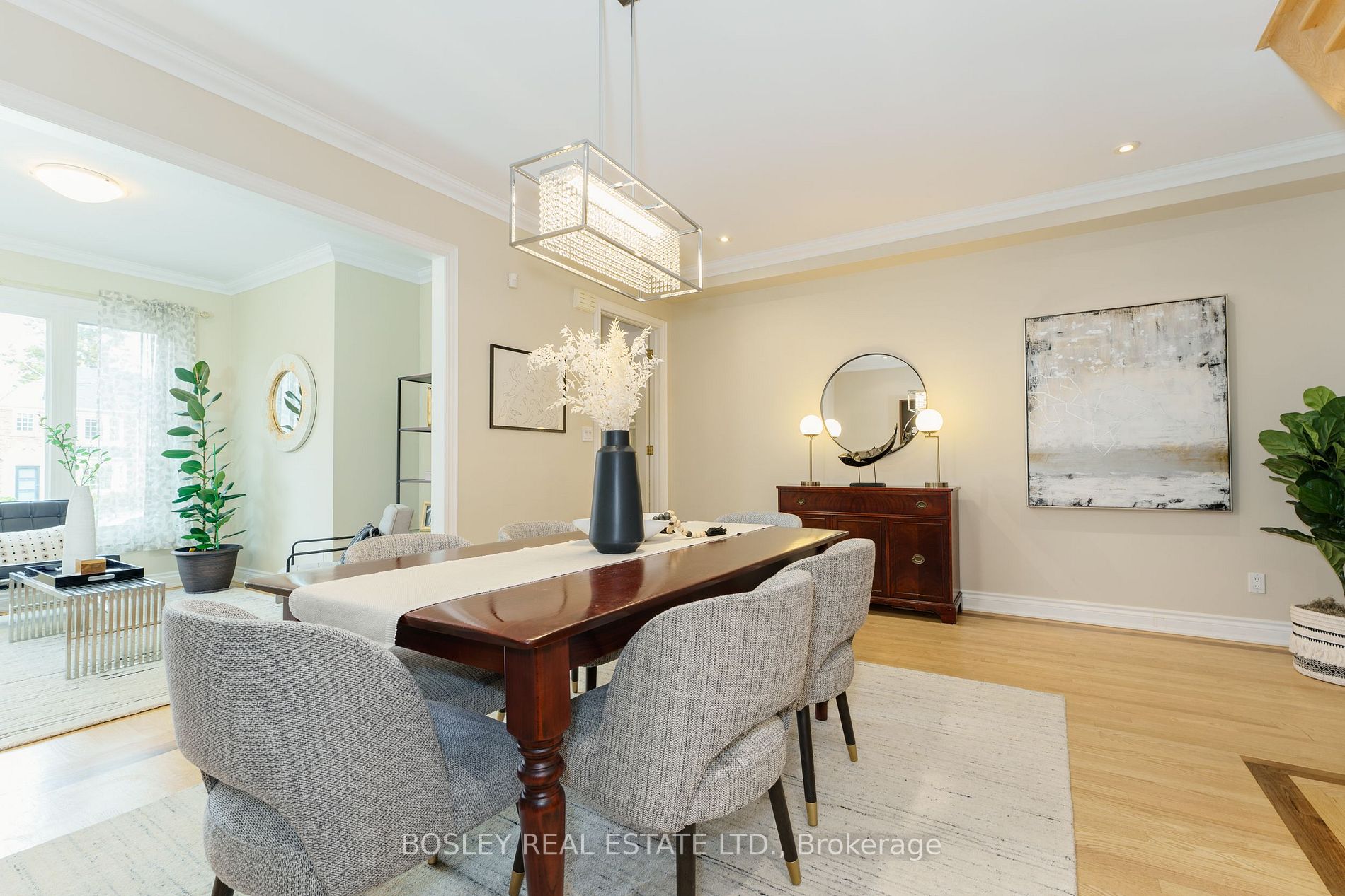 7 Vanderhoof Ave