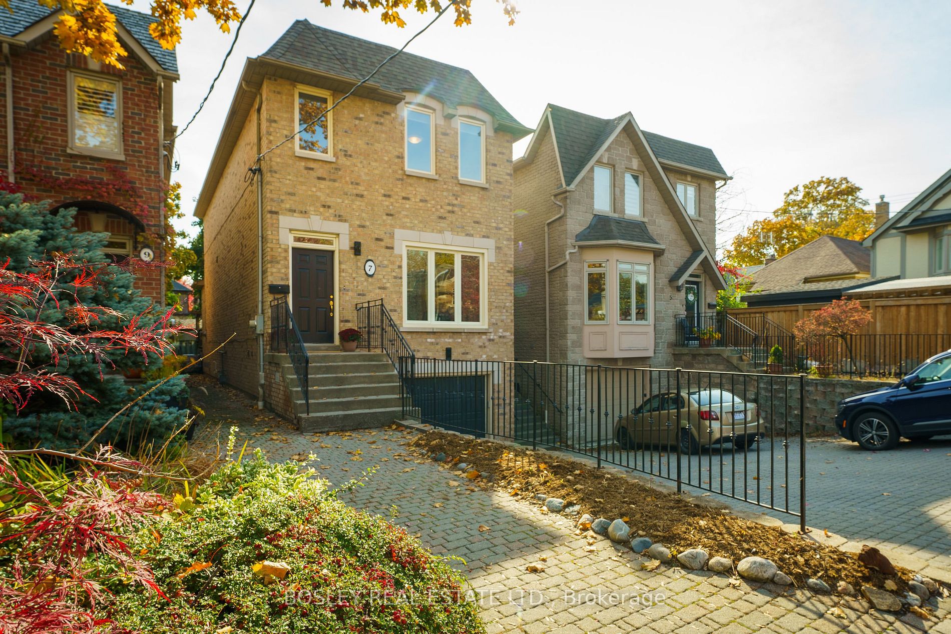 7 Vanderhoof Ave