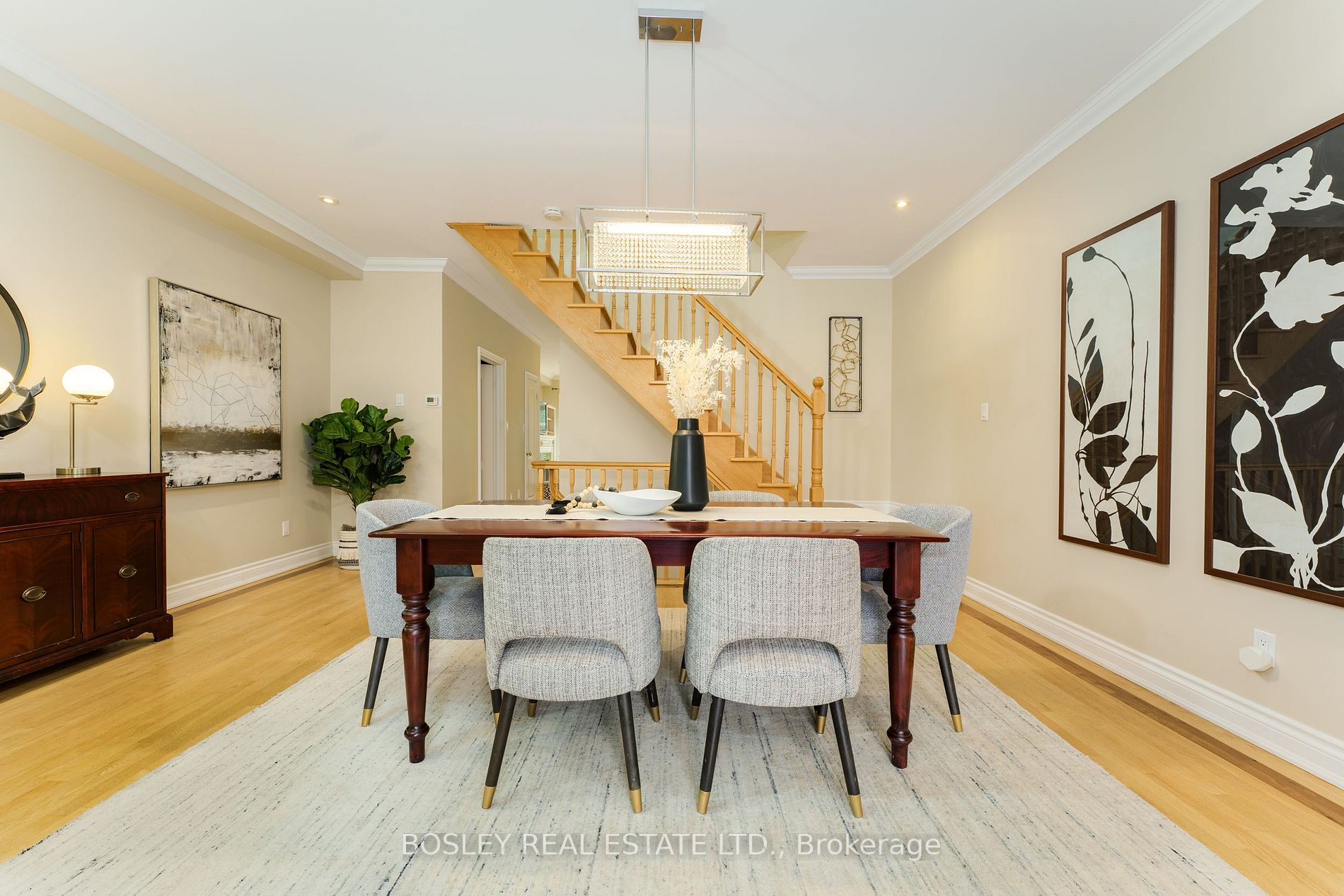7 Vanderhoof Ave