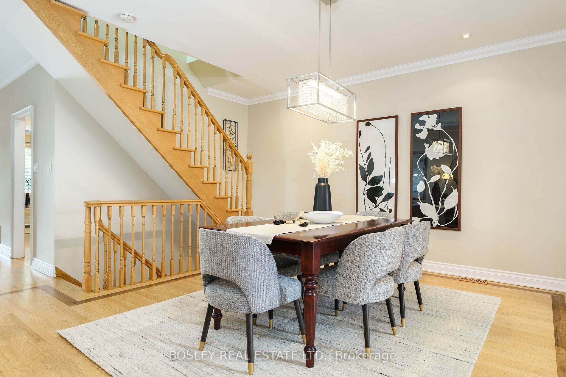 7 Vanderhoof Ave