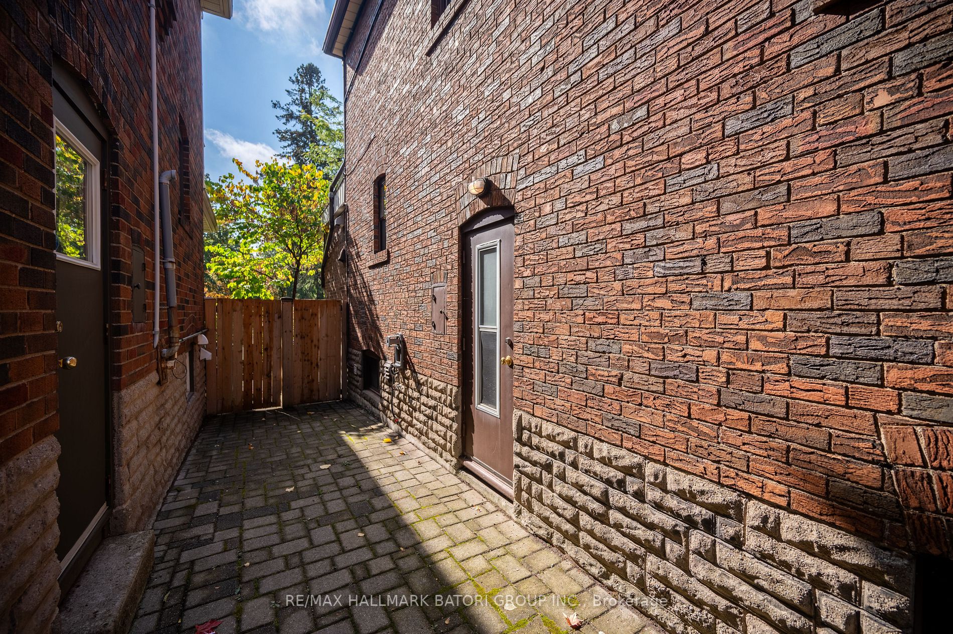 409 Castlefield Avenue