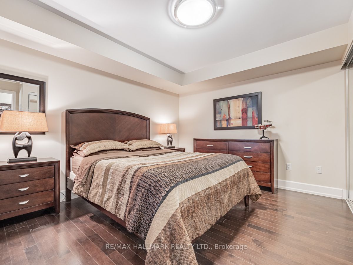 650 Sheppard Ave E, #207