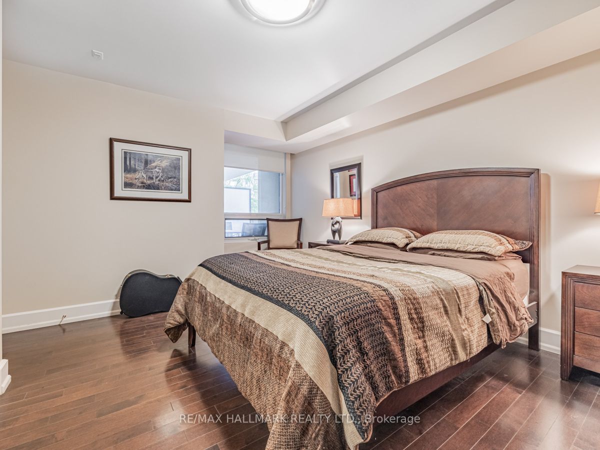 650 Sheppard Ave E, #207