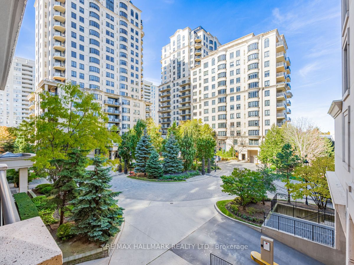 650 Sheppard Ave E, #207