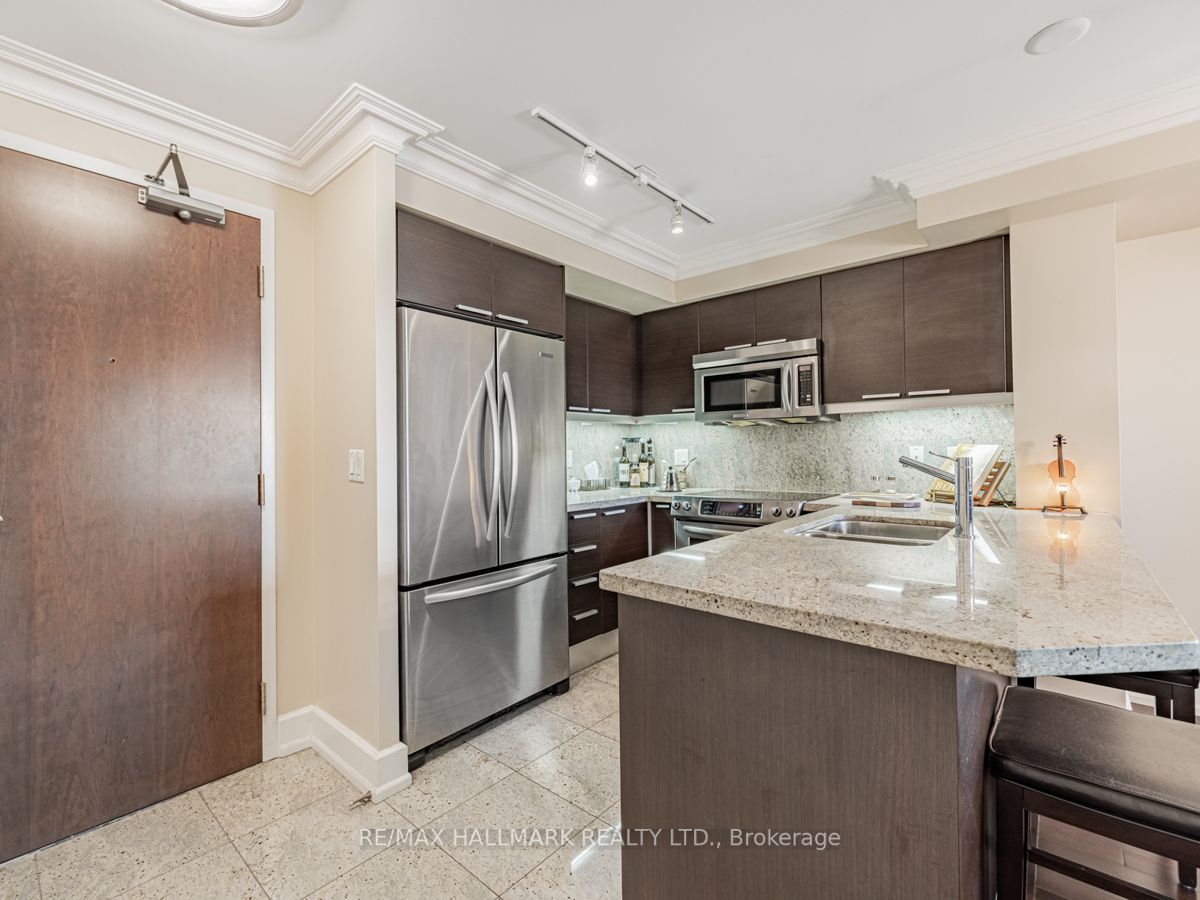 650 Sheppard Ave E, #207