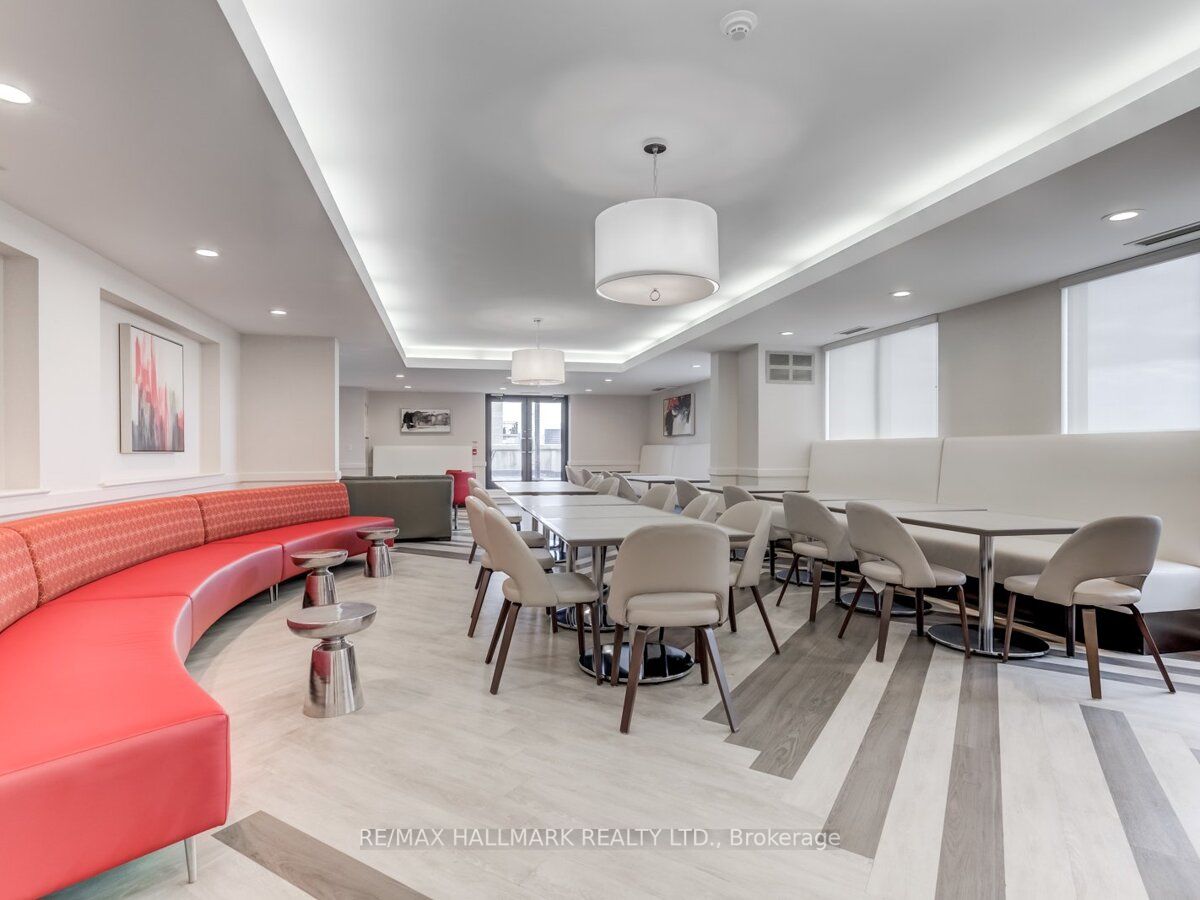 650 Sheppard Ave E, #207