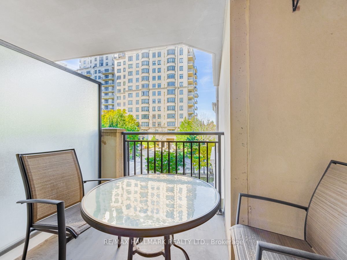 650 Sheppard Ave E, #207