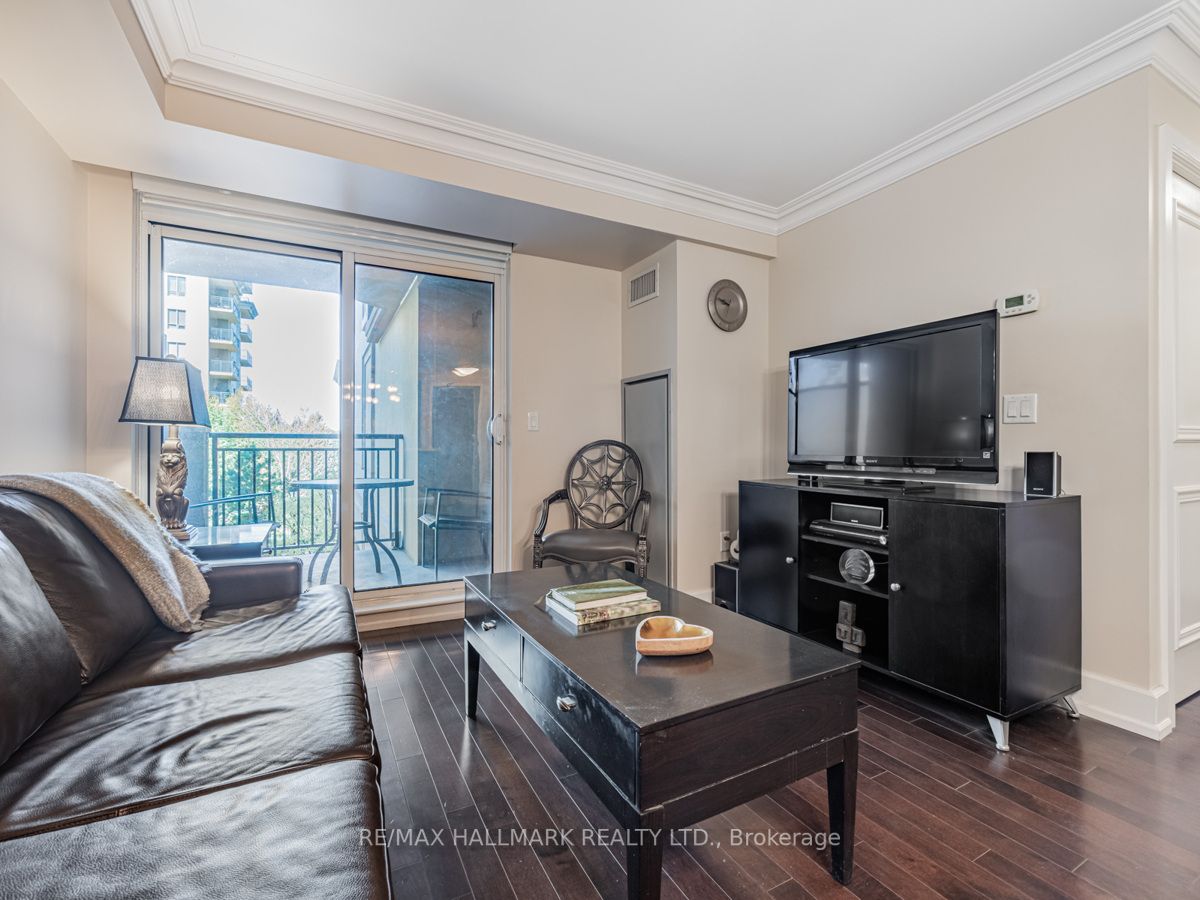 650 Sheppard Ave E, #207
