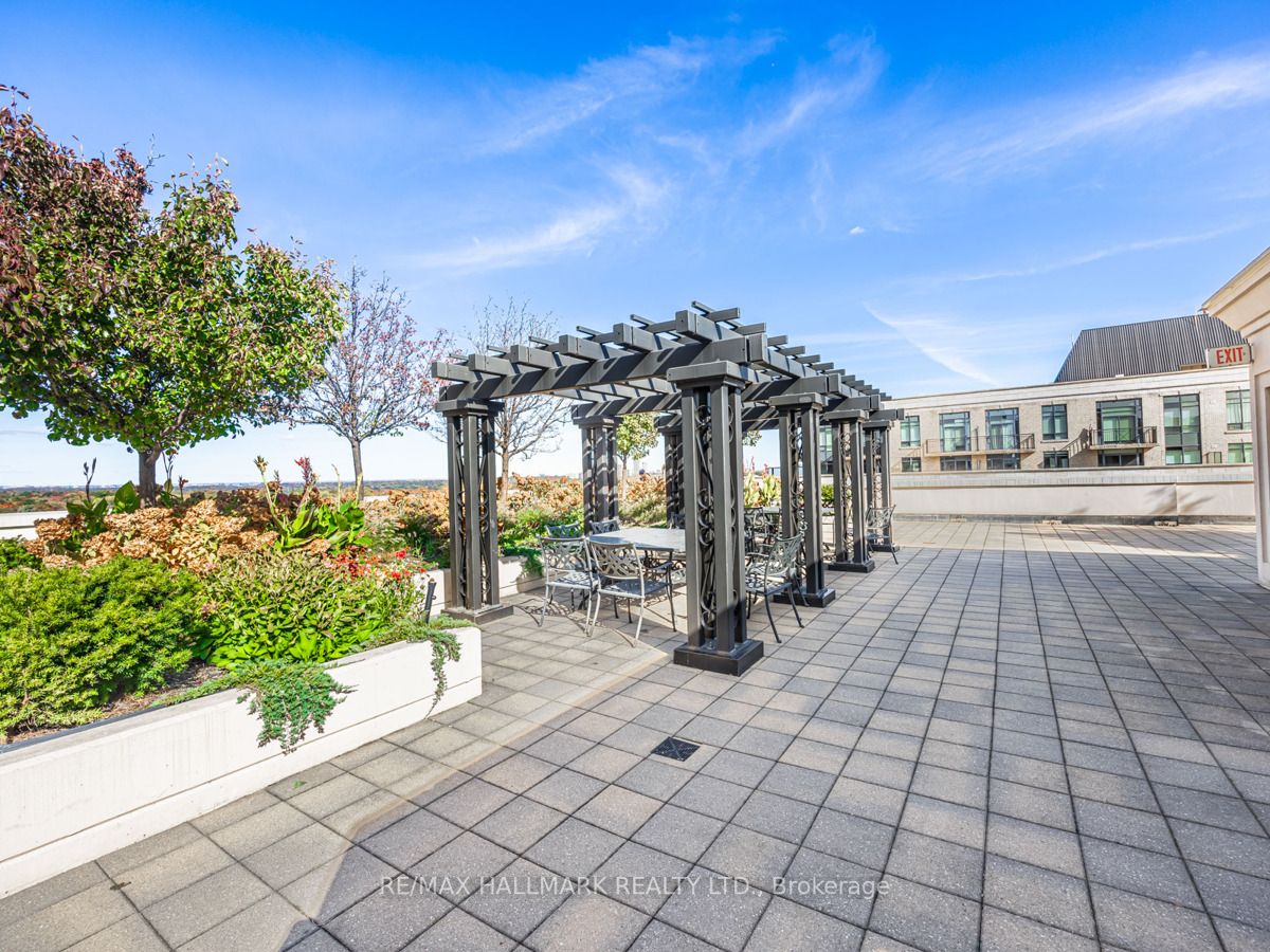 650 Sheppard Ave E, #207